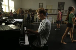 highStrung2_stills (5)