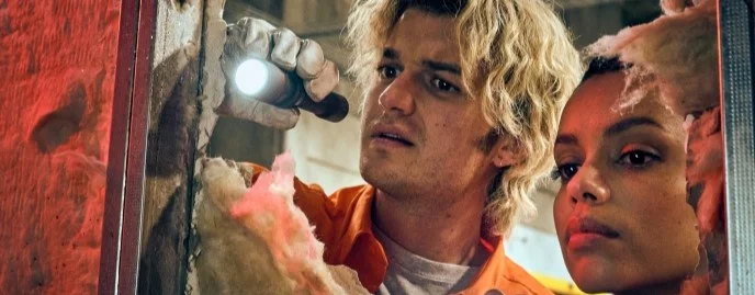 Joe Keery Liam Neeson filmas užkratas cold storage