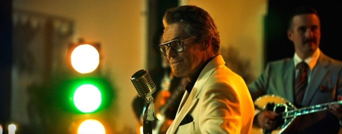 WILLEM DAFOE elegantiškoje ir įtemptoje dramoje GIMTADIENIO ŠVENTĖ – prabanga, galia ir šeimos paslaptys privačioje Viduržemio jūros saloje